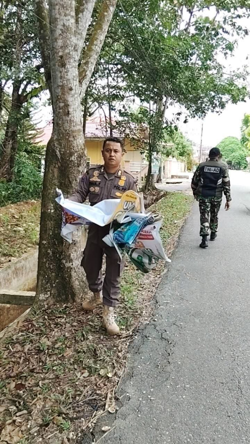 Zulfikar Gerak Cepat, Satpol PP Kampar Tertibkan Reklame Tanpa Izin di Bangkinang