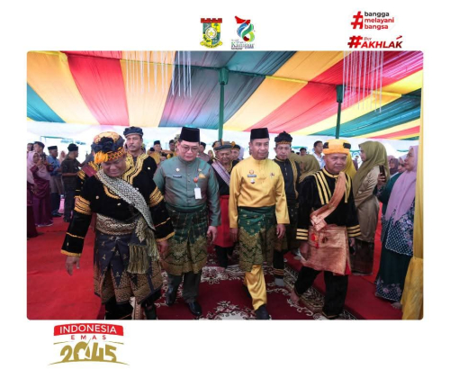 Bupati dan Wakil Bupati Kampar Hadiri Prosesi Makan Bajambau Usai Paripurna HUT ke-76