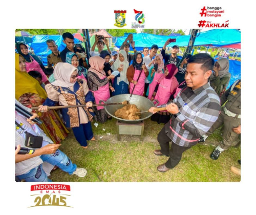 Bupati Ahmad Yuzar dan Wabup Misharti Tinjau UMKM di Pesta Rakyat HUT ke-76 Kampar