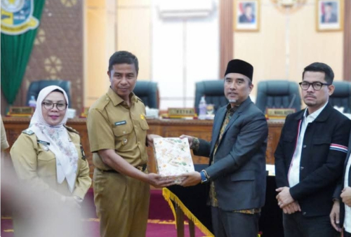 Bupati Kampar Paparkan Realisasi Program dan Anggaran Tahun 2025 di DPRD