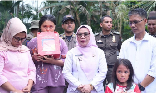 Wabup Kampar Serahkan Bantuan untuk Korban Kebakaran di Siak Hulu, Ingatkan Warga Waspadai Instalasi Listrik
