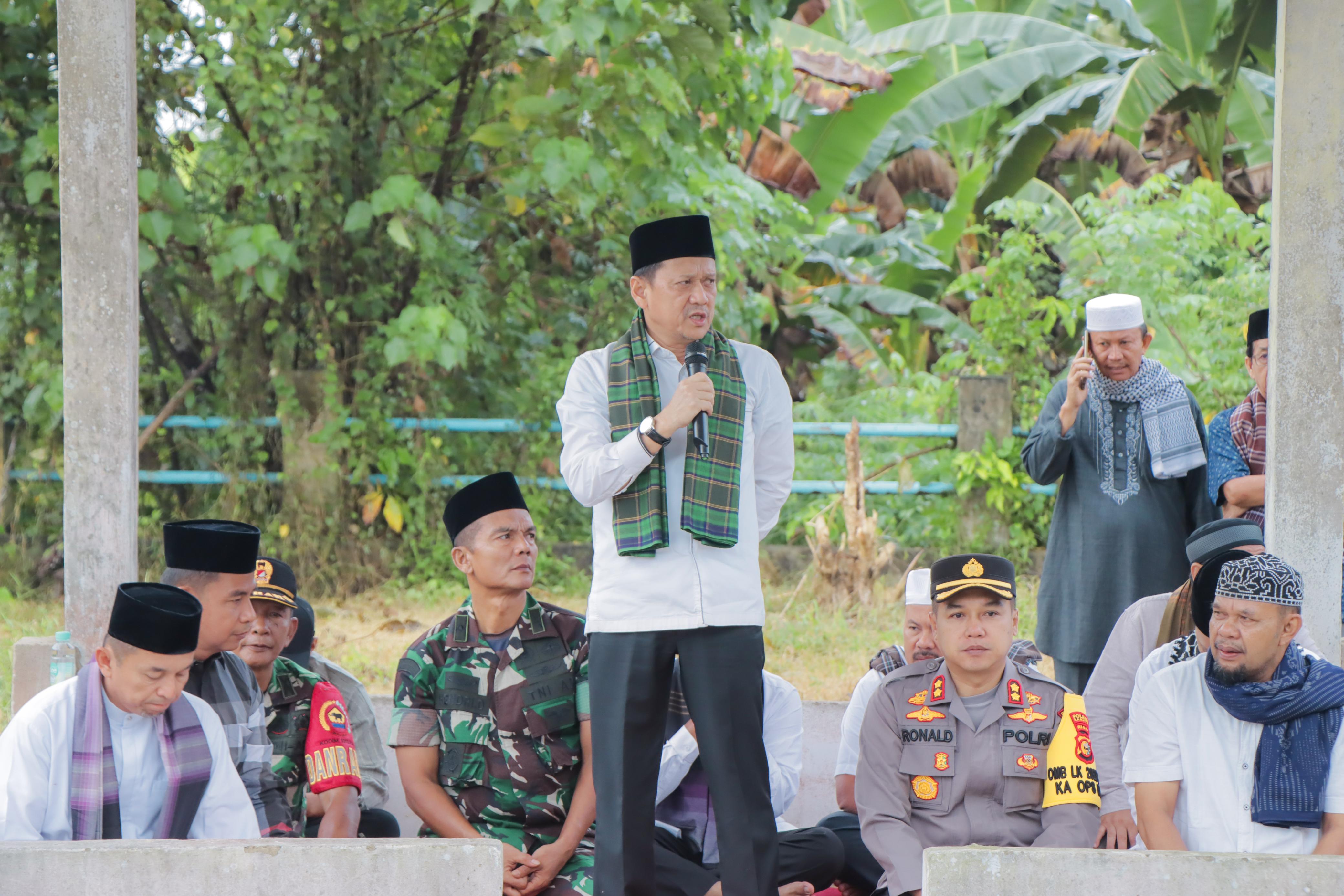 Pj Bupati Kampar Lepas Peserta Ziarah Kubur Aghi Ghyo Onam di Kampung Godang