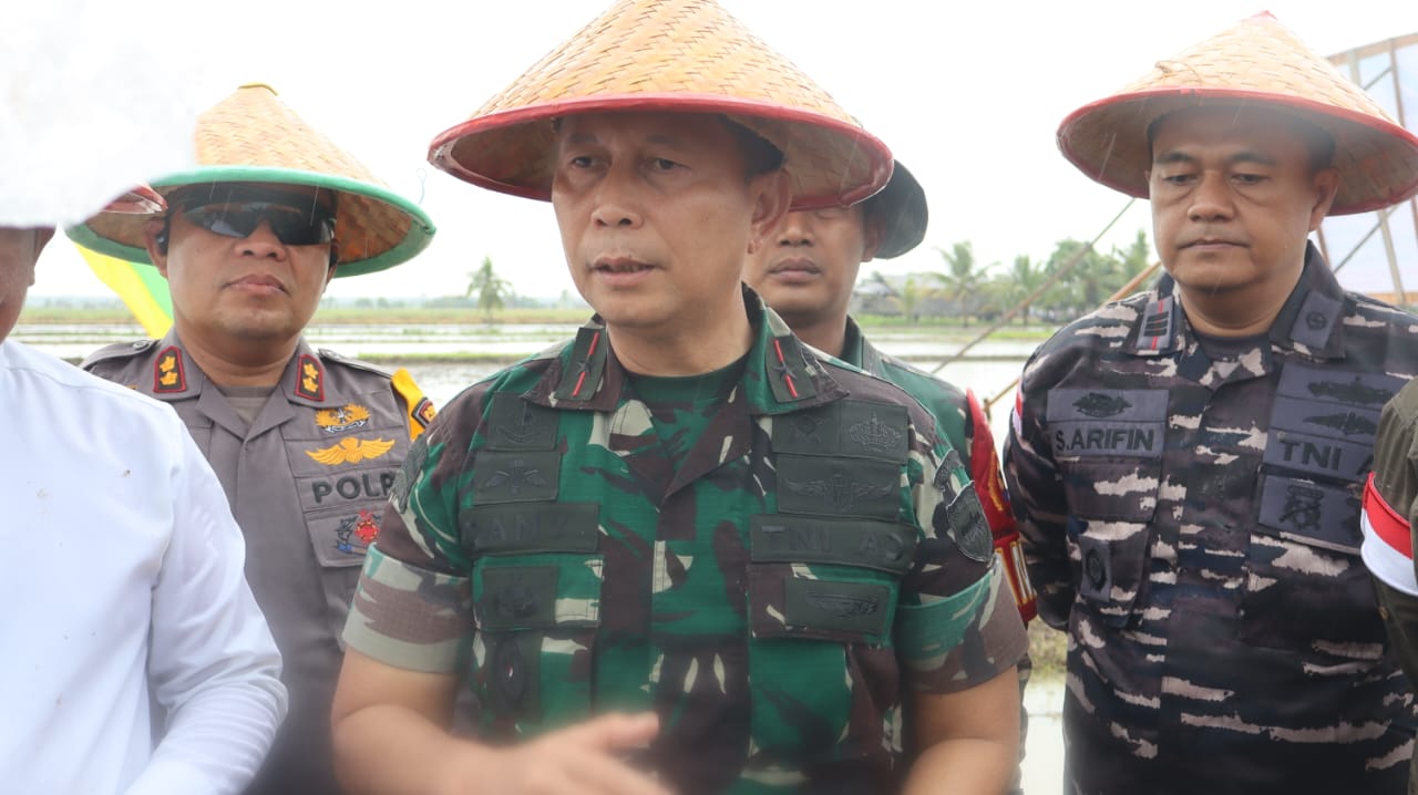 Danrem 031/WB Brigjen TNI Dany Raksa Andalasan Hadiri Penanaman Padi Perdana IP 200