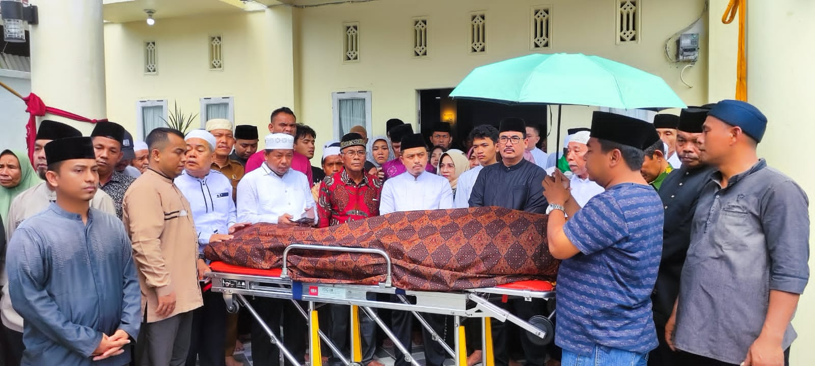 Ratusan Pelayat Hantarkan Jenazah Haji Masnur ke Peristirahatan Terakhir