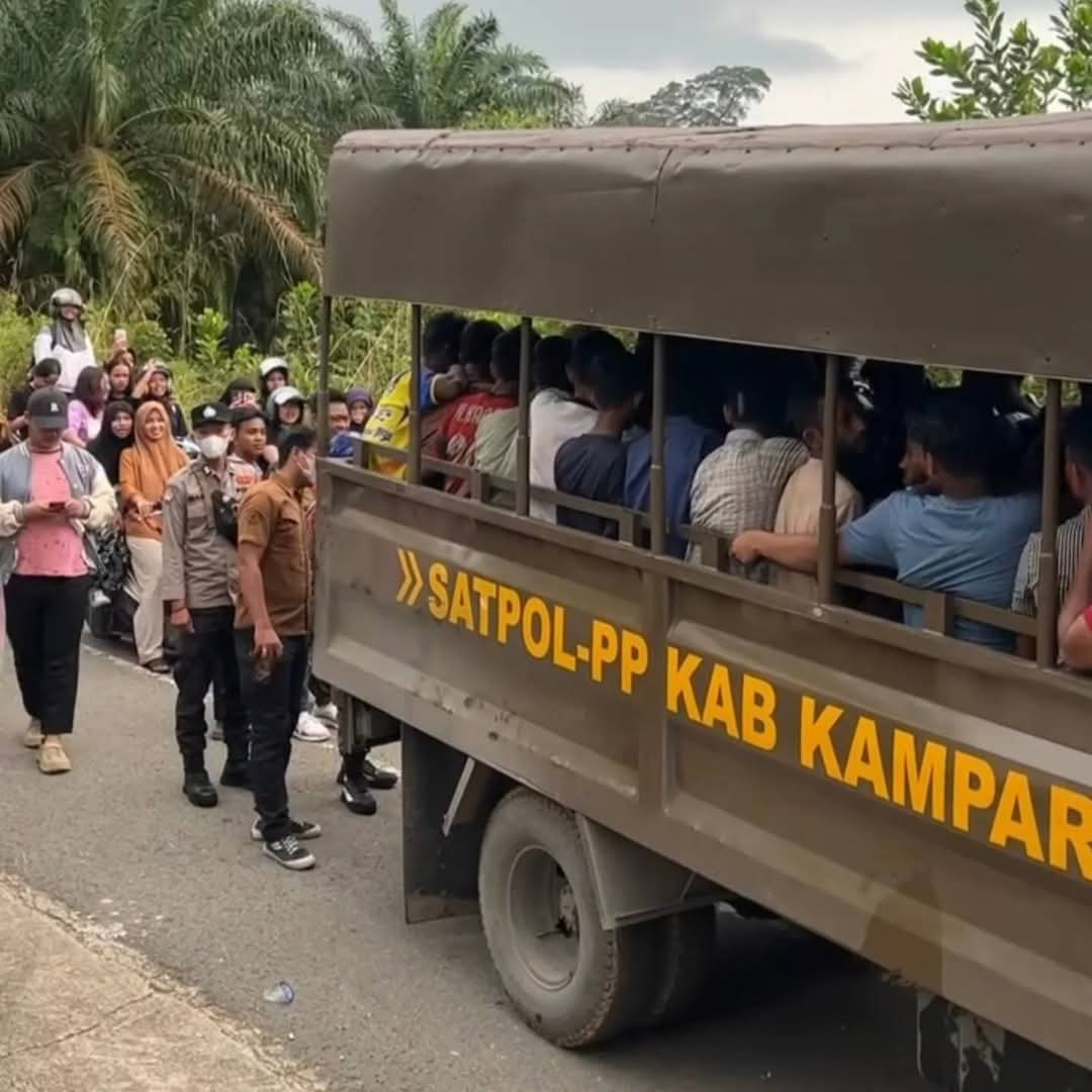 Satpol-PP Kampar Kawal dan Hantarkan Pengungsi Rohingya ke Imigrasi Pekanbaru