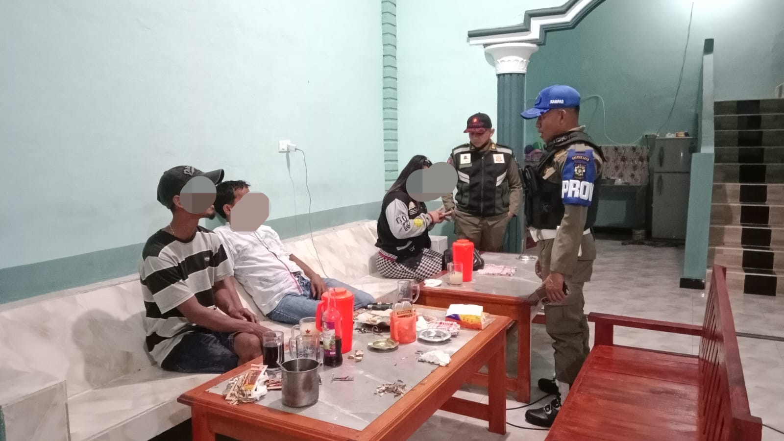 Satpol PP Kampar Razia Kedai Remang-remang, Puluhan Botol Miras Disita