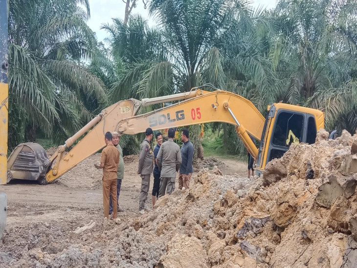Satpol PP Kampar Tinjau Tambang Galian C di Kuok, Diminta Hentikan Aktivitas Sementara