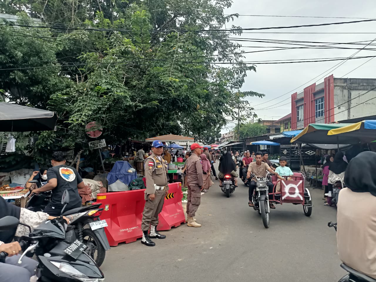Satpol PP Kampar Rutin Patroli Penegakan Perda di Pasar Tumpa