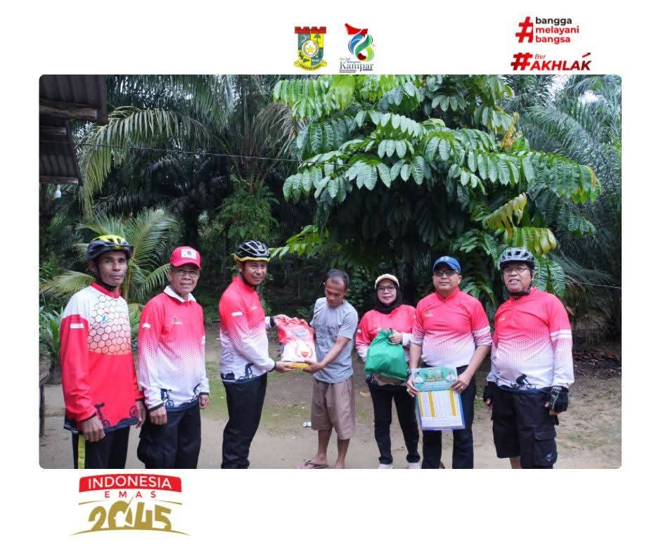 Bupati Kampar Ahmad Yuzar Turun Langsung Salurkan Sembako Jelang Ramadhan