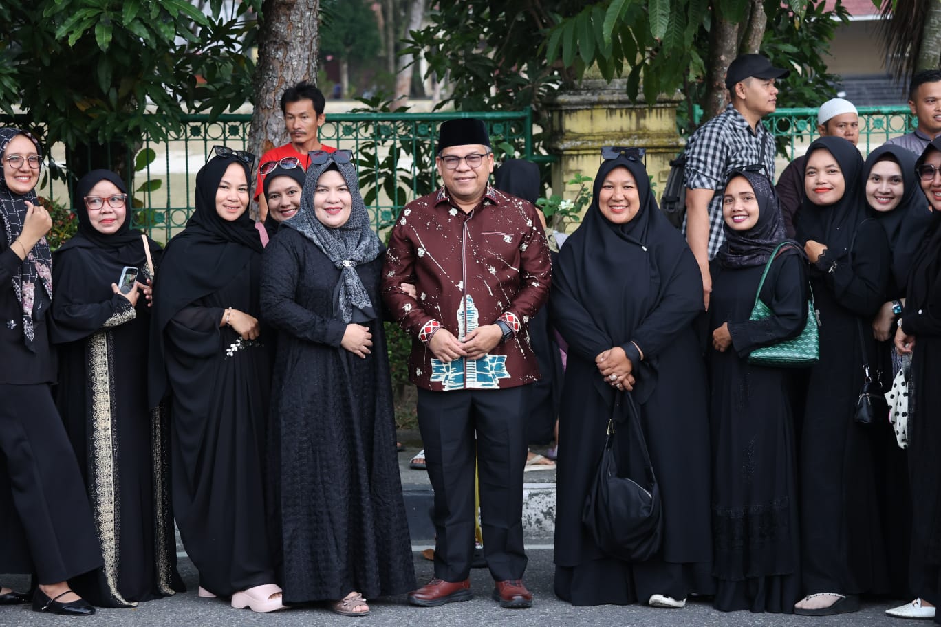 Satpol PP Kampar Bagikan 1.000 Takjil Gratis di Bangkinang, Pererat Kedekatan dengan Warga